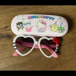 HELLO KITTY-NWT Children’s Sunglasses with Sanrio Case